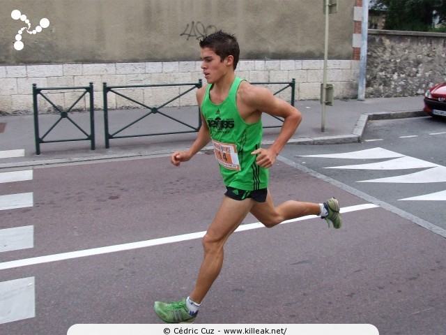Les 10 km d'Annecy, édition 2011 - le dim. 25 septembre 2011, avec des nouveautés : nouvel horaire de départ, nouveau point de départ, nouveau parcours... – « Les 10 km d'Annecy, édition 2011 » – Course de 10 km courue sur un nouveau tracé entre ville et lac, à cheval entre Annecy et Annecy-le-Vieux, au départ et à l'arrivée du stade du Coteau. – mots associés : athlétisme