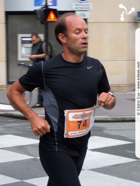 Les 10 km d'Annecy, édition 2011 - le dim. 25 septembre 2011, avec des nouveautés : nouvel horaire de départ, nouveau point de départ, nouveau parcours... – « Les 10 km d'Annecy, édition 2011 » – Course de 10 km courue sur un nouveau tracé entre ville et lac, à cheval entre Annecy et Annecy-le-Vieux, au départ et à l'arrivée du stade du Coteau. – mots associés : athlétisme