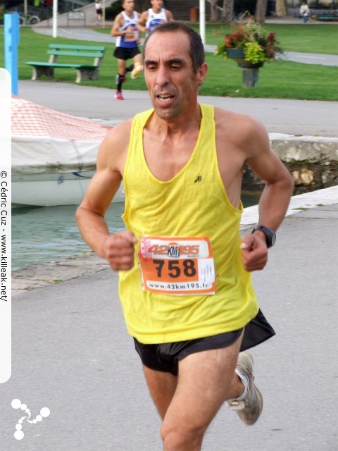 Les 10 km d'Annecy, édition 2011 - le dim. 25 septembre 2011, avec des nouveautés : nouvel horaire de départ, nouveau point de départ, nouveau parcours... – « Les 10 km d'Annecy, édition 2011 » – Course de 10 km courue sur un nouveau tracé entre ville et lac, à cheval entre Annecy et Annecy-le-Vieux, au départ et à l'arrivée du stade du Coteau. – mots associés : athlétisme