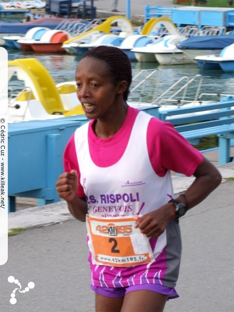 Les 10 km d'Annecy, édition 2011 - le dim. 25 septembre 2011, avec des nouveautés : nouvel horaire de départ, nouveau point de départ, nouveau parcours... – « Les 10 km d'Annecy, édition 2011 » – Course de 10 km courue sur un nouveau tracé entre ville et lac, à cheval entre Annecy et Annecy-le-Vieux, au départ et à l'arrivée du stade du Coteau. – mots associés : athlétisme