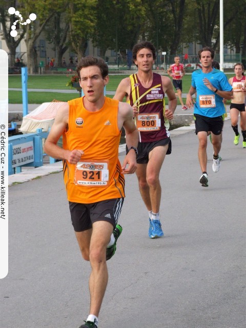 Les 10 km d'Annecy, édition 2011 - le dim. 25 septembre 2011, avec des nouveautés : nouvel horaire de départ, nouveau point de départ, nouveau parcours... – « Les 10 km d'Annecy, édition 2011 » – Course de 10 km courue sur un nouveau tracé entre ville et lac, à cheval entre Annecy et Annecy-le-Vieux, au départ et à l'arrivée du stade du Coteau. – mots associés : athlétisme