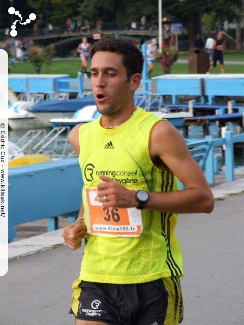 Les 10 km d'Annecy, édition 2011 - le dim. 25 septembre 2011, avec des nouveautés : nouvel horaire de départ, nouveau point de départ, nouveau parcours... – « Les 10 km d'Annecy, édition 2011 » – Course de 10 km courue sur un nouveau tracé entre ville et lac, à cheval entre Annecy et Annecy-le-Vieux, au départ et à l'arrivée du stade du Coteau. – mots associés : athlétisme