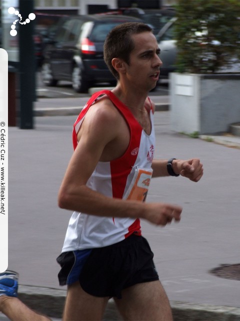 Les 10 km d'Annecy, édition 2011 - le dim. 25 septembre 2011, avec des nouveautés : nouvel horaire de départ, nouveau point de départ, nouveau parcours... – « Les 10 km d'Annecy, édition 2011 » – Course de 10 km courue sur un nouveau tracé entre ville et lac, à cheval entre Annecy et Annecy-le-Vieux, au départ et à l'arrivée du stade du Coteau. – mots associés : athlétisme