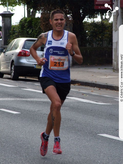 Les 10 km d'Annecy, édition 2011 - le dim. 25 septembre 2011, avec des nouveautés : nouvel horaire de départ, nouveau point de départ, nouveau parcours... – « Les 10 km d'Annecy, édition 2011 » – Course de 10 km courue sur un nouveau tracé entre ville et lac, à cheval entre Annecy et Annecy-le-Vieux, au départ et à l'arrivée du stade du Coteau. – mots associés : athlétisme
