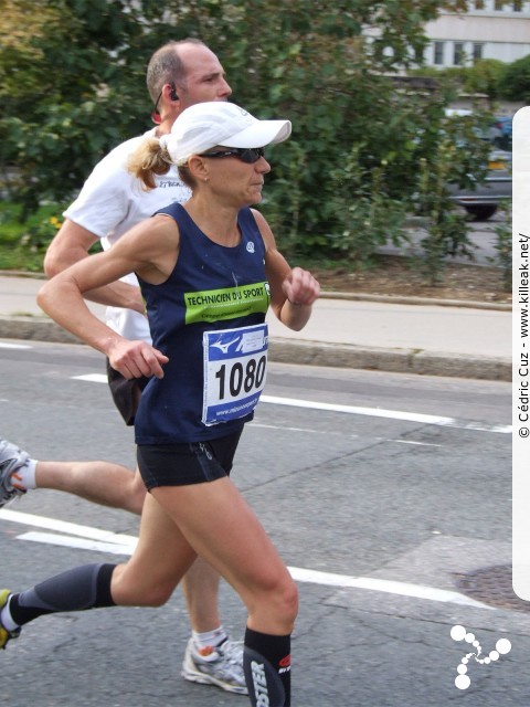 Les 10 km d'Annecy, édition 2011 - le dim. 25 septembre 2011, avec des nouveautés : nouvel horaire de départ, nouveau point de départ, nouveau parcours... – « Les 10 km d'Annecy, édition 2011 » – Course de 10 km courue sur un nouveau tracé entre ville et lac, à cheval entre Annecy et Annecy-le-Vieux, au départ et à l'arrivée du stade du Coteau. – mots associés : athlétisme