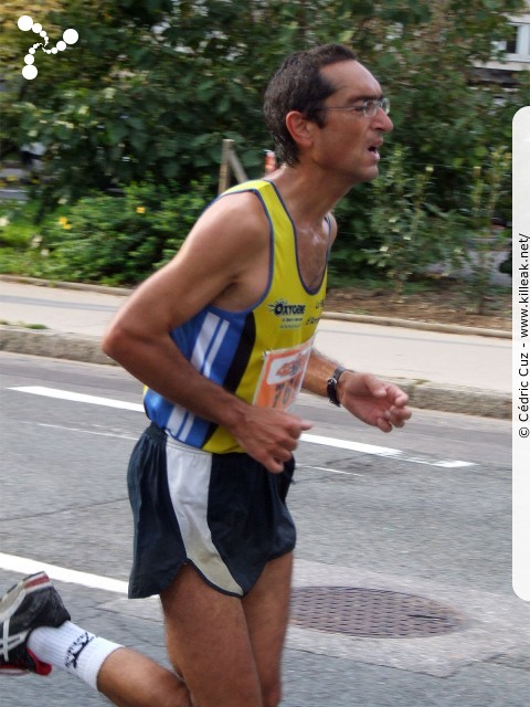 Les 10 km d'Annecy, édition 2011 - le dim. 25 septembre 2011, avec des nouveautés : nouvel horaire de départ, nouveau point de départ, nouveau parcours... – « Les 10 km d'Annecy, édition 2011 » – Course de 10 km courue sur un nouveau tracé entre ville et lac, à cheval entre Annecy et Annecy-le-Vieux, au départ et à l'arrivée du stade du Coteau. – mots associés : athlétisme