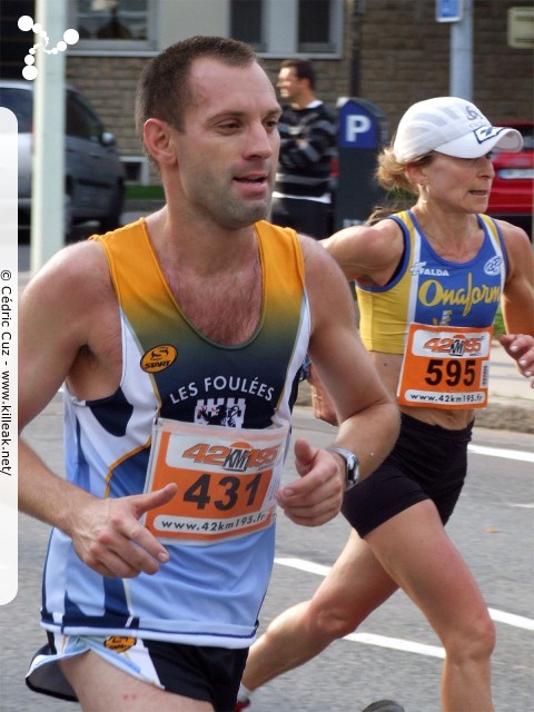 Les 10 km d'Annecy, édition 2011 - le dim. 25 septembre 2011, avec des nouveautés : nouvel horaire de départ, nouveau point de départ, nouveau parcours... – « Les 10 km d'Annecy, édition 2011 » – Course de 10 km courue sur un nouveau tracé entre ville et lac, à cheval entre Annecy et Annecy-le-Vieux, au départ et à l'arrivée du stade du Coteau. – mots associés : athlétisme