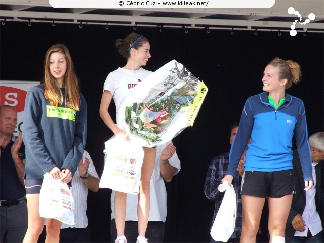Les 10 km d'Annecy, édition 2011 - le dim. 25 septembre 2011, avec des nouveautés : nouvel horaire de départ, nouveau point de départ, nouveau parcours... – « Les 10 km d'Annecy, édition 2011 » – Course de 10 km courue sur un nouveau tracé entre ville et lac, à cheval entre Annecy et Annecy-le-Vieux, au départ et à l'arrivée du stade du Coteau. – mots associés : athlétisme, podium