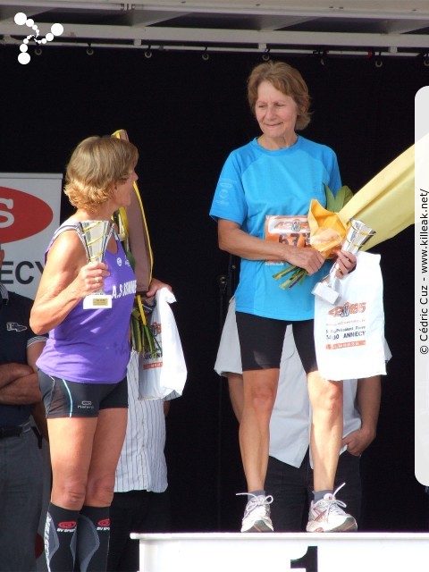 Les 10 km d'Annecy, édition 2011 - le dim. 25 septembre 2011, avec des nouveautés : nouvel horaire de départ, nouveau point de départ, nouveau parcours... – « Les 10 km d'Annecy, édition 2011 » – Course de 10 km courue sur un nouveau tracé entre ville et lac, à cheval entre Annecy et Annecy-le-Vieux, au départ et à l'arrivée du stade du Coteau. – mots associés : athlétisme, podium