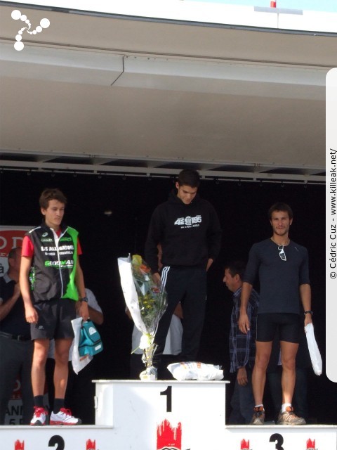 Les 10 km d'Annecy, édition 2011 - le dim. 25 septembre 2011, avec des nouveautés : nouvel horaire de départ, nouveau point de départ, nouveau parcours... – « Les 10 km d'Annecy, édition 2011 » – Course de 10 km courue sur un nouveau tracé entre ville et lac, à cheval entre Annecy et Annecy-le-Vieux, au départ et à l'arrivée du stade du Coteau. – mots associés : athlétisme, podium