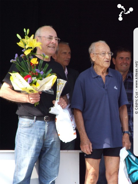 Les 10 km d'Annecy, édition 2011 - le dim. 25 septembre 2011, avec des nouveautés : nouvel horaire de départ, nouveau point de départ, nouveau parcours... – « Les 10 km d'Annecy, édition 2011 » – Course de 10 km courue sur un nouveau tracé entre ville et lac, à cheval entre Annecy et Annecy-le-Vieux, au départ et à l'arrivée du stade du Coteau. – mots associés : athlétisme, podium