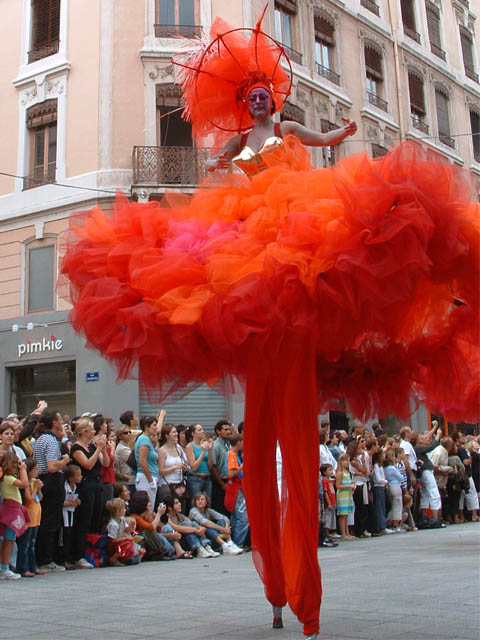 Le Monde des Villes, les Villes du Monde - Défilé de la Biennale de la Danse de Lyon, édition 2006 - le dim. 17 septembre 2006, à Lyon, entre les places des Terreaux et Bellecour, via la Rue de la Rép – « Le Monde des Villes, les Villes du Monde - Défilé de la Biennale de la Danse de Lyon, édition 2006 » –