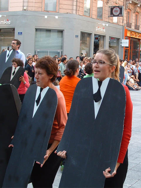 Le Monde des Villes, les Villes du Monde - Défilé de la Biennale de la Danse de Lyon, édition 2006 - le dim. 17 septembre 2006, à Lyon, entre les places des Terreaux et Bellecour, via la Rue de la Rép – « Le Monde des Villes, les Villes du Monde - Défilé de la Biennale de la Danse de Lyon, édition 2006 » –