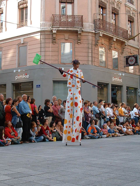 Le Monde des Villes, les Villes du Monde - Défilé de la Biennale de la Danse de Lyon, édition 2006 - le dim. 17 septembre 2006, à Lyon, entre les places des Terreaux et Bellecour, via la Rue de la Rép – « Le Monde des Villes, les Villes du Monde - Défilé de la Biennale de la Danse de Lyon, édition 2006 » –