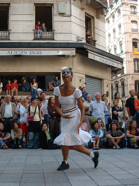 Le Monde des Villes, les Villes du Monde - Défilé de la Biennale de la Danse de Lyon, édition 2006 - le dim. 17 septembre 2006, à Lyon, entre les places des Terreaux et Bellecour, via la Rue de la Rép – « Le Monde des Villes, les Villes du Monde - Défilé de la Biennale de la Danse de Lyon, édition 2006 » –