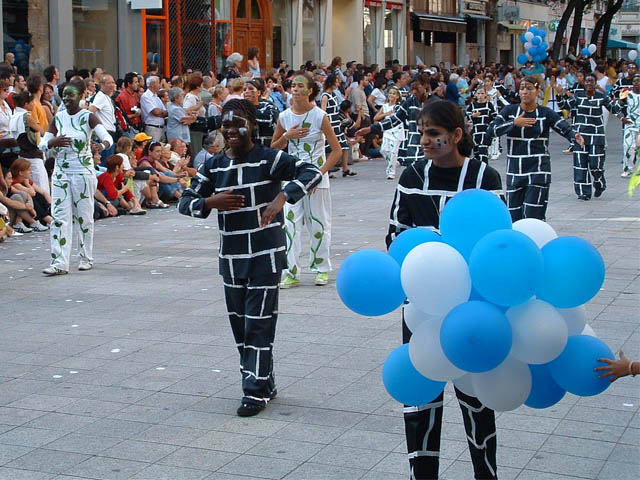 Le Monde des Villes, les Villes du Monde - Défilé de la Biennale de la Danse de Lyon, édition 2006 - le dim. 17 septembre 2006, à Lyon, entre les places des Terreaux et Bellecour, via la Rue de la Rép — « Le Monde des Villes, les Villes du Monde - Défilé de la Biennale de la Danse de Lyon, édition 2006 » —