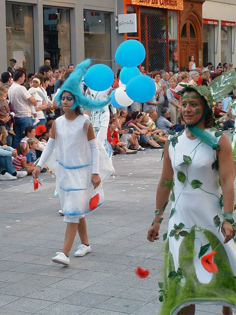Le Monde des Villes, les Villes du Monde - Défilé de la Biennale de la Danse de Lyon, édition 2006 - le dim. 17 septembre 2006, à Lyon, entre les places des Terreaux et Bellecour, via la Rue de la Rép – « Le Monde des Villes, les Villes du Monde - Défilé de la Biennale de la Danse de Lyon, édition 2006 » –