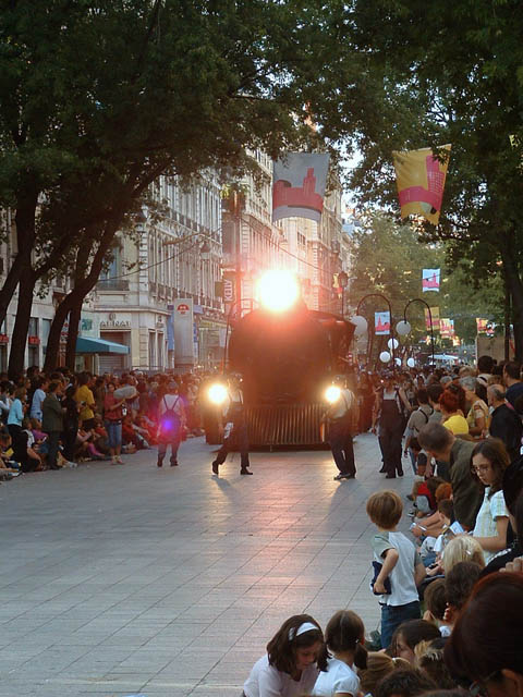 Le Monde des Villes, les Villes du Monde - Défilé de la Biennale de la Danse de Lyon, édition 2006 - le dim. 17 septembre 2006, à Lyon, entre les places des Terreaux et Bellecour, via la Rue de la Rép – « Le Monde des Villes, les Villes du Monde - Défilé de la Biennale de la Danse de Lyon, édition 2006 » –