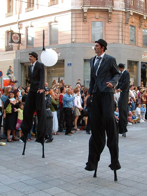 Le Monde des Villes, les Villes du Monde - Défilé de la Biennale de la Danse de Lyon, édition 2006 - le dim. 17 septembre 2006, à Lyon, entre les places des Terreaux et Bellecour, via la Rue de la Rép — « Le Monde des Villes, les Villes du Monde - Défilé de la Biennale de la Danse de Lyon, édition 2006 » —