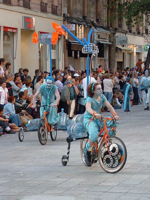 Le Monde des Villes, les Villes du Monde - Défilé de la Biennale de la Danse de Lyon, édition 2006 - le dim. 17 septembre 2006, à Lyon, entre les places des Terreaux et Bellecour, via la Rue de la Rép – « Le Monde des Villes, les Villes du Monde - Défilé de la Biennale de la Danse de Lyon, édition 2006 » –