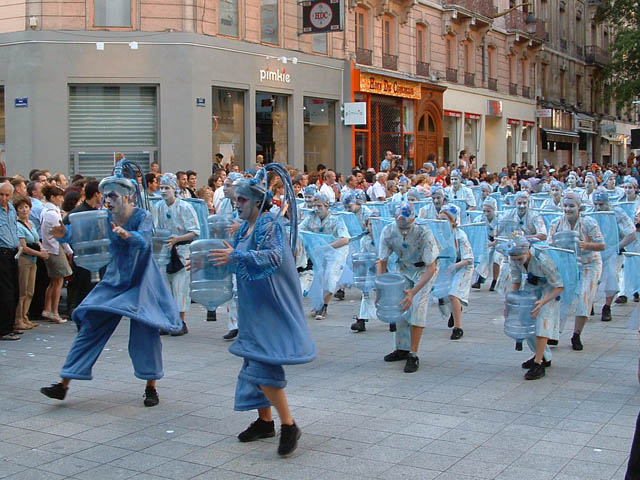 Le Monde des Villes, les Villes du Monde - Défilé de la Biennale de la Danse de Lyon, édition 2006 - le dim. 17 septembre 2006, à Lyon, entre les places des Terreaux et Bellecour, via la Rue de la Rép – « Le Monde des Villes, les Villes du Monde - Défilé de la Biennale de la Danse de Lyon, édition 2006 » –