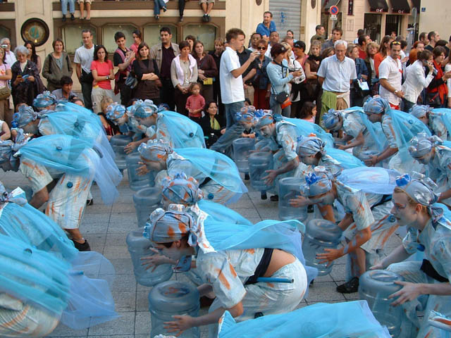 Le Monde des Villes, les Villes du Monde - Défilé de la Biennale de la Danse de Lyon, édition 2006 - le dim. 17 septembre 2006, à Lyon, entre les places des Terreaux et Bellecour, via la Rue de la Rép – « Le Monde des Villes, les Villes du Monde - Défilé de la Biennale de la Danse de Lyon, édition 2006 » –
