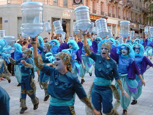 Le Monde des Villes, les Villes du Monde - Défilé de la Biennale de la Danse de Lyon, édition 2006 - le dim. 17 septembre 2006, à Lyon, entre les places des Terreaux et Bellecour, via la Rue de la Rép — « Le Monde des Villes, les Villes du Monde - Défilé de la Biennale de la Danse de Lyon, édition 2006 » —