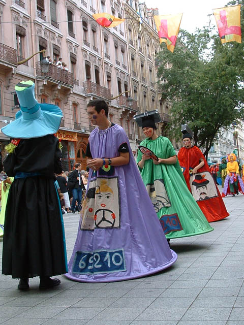 Le Monde des Villes, les Villes du Monde - Défilé de la Biennale de la Danse de Lyon, édition 2006 - le dim. 17 septembre 2006, à Lyon, entre les places des Terreaux et Bellecour, via la Rue de la Rép – « Le Monde des Villes, les Villes du Monde - Défilé de la Biennale de la Danse de Lyon, édition 2006 » –
