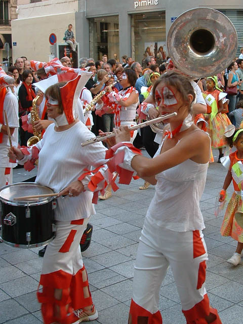 Le Monde des Villes, les Villes du Monde - Défilé de la Biennale de la Danse de Lyon, édition 2006 - le dim. 17 septembre 2006, à Lyon, entre les places des Terreaux et Bellecour, via la Rue de la Rép – « Le Monde des Villes, les Villes du Monde - Défilé de la Biennale de la Danse de Lyon, édition 2006 » –