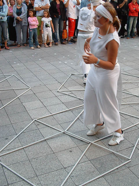 Le Monde des Villes, les Villes du Monde - Défilé de la Biennale de la Danse de Lyon, édition 2006 - le dim. 17 septembre 2006, à Lyon, entre les places des Terreaux et Bellecour, via la Rue de la Rép – « Le Monde des Villes, les Villes du Monde - Défilé de la Biennale de la Danse de Lyon, édition 2006 » –