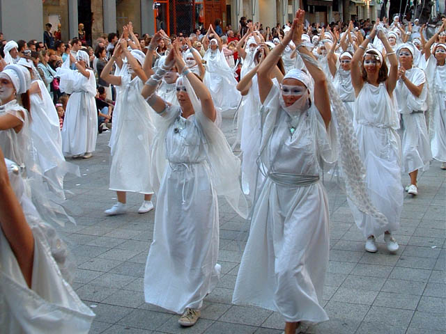 Le Monde des Villes, les Villes du Monde - Défilé de la Biennale de la Danse de Lyon, édition 2006 - le dim. 17 septembre 2006, à Lyon, entre les places des Terreaux et Bellecour, via la Rue de la Rép – « Le Monde des Villes, les Villes du Monde - Défilé de la Biennale de la Danse de Lyon, édition 2006 » –
