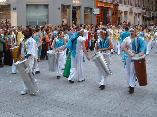 Le Monde des Villes, les Villes du Monde - Défilé de la Biennale de la Danse de Lyon, édition 2006 - le dim. 17 septembre 2006, à Lyon, entre les places des Terreaux et Bellecour, via la Rue de la Rép – « Le Monde des Villes, les Villes du Monde - Défilé de la Biennale de la Danse de Lyon, édition 2006 » –