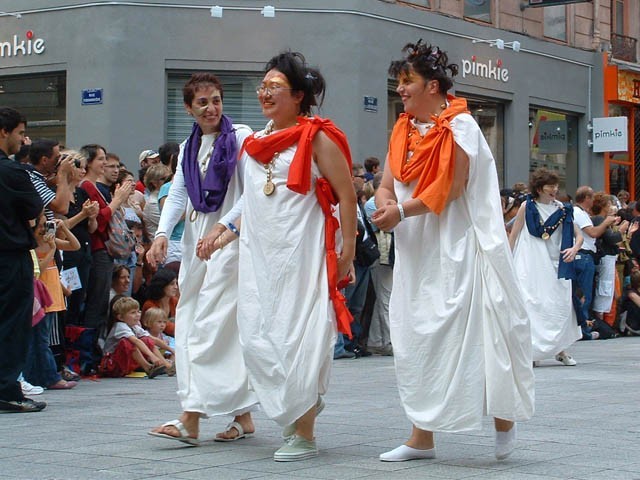 Le Monde des Villes, les Villes du Monde - Défilé de la Biennale de la Danse de Lyon, édition 2006 - le dim. 17 septembre 2006, à Lyon, entre les places des Terreaux et Bellecour, via la Rue de la Rép – « Le Monde des Villes, les Villes du Monde - Défilé de la Biennale de la Danse de Lyon, édition 2006 » –