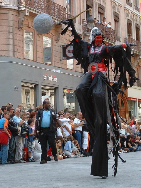 Le Monde des Villes, les Villes du Monde - Défilé de la Biennale de la Danse de Lyon, édition 2006 - le dim. 17 septembre 2006, à Lyon, entre les places des Terreaux et Bellecour, via la Rue de la Rép – « Le Monde des Villes, les Villes du Monde - Défilé de la Biennale de la Danse de Lyon, édition 2006 » –