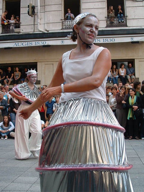 Le Monde des Villes, les Villes du Monde - Défilé de la Biennale de la Danse de Lyon, édition 2006 - le dim. 17 septembre 2006, à Lyon, entre les places des Terreaux et Bellecour, via la Rue de la Rép – « Le Monde des Villes, les Villes du Monde - Défilé de la Biennale de la Danse de Lyon, édition 2006 » –