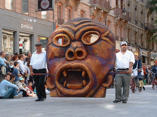 Le Monde des Villes, les Villes du Monde - Défilé de la Biennale de la Danse de Lyon, édition 2006 - le dim. 17 septembre 2006, à Lyon, entre les places des Terreaux et Bellecour, via la Rue de la Rép — « Le Monde des Villes, les Villes du Monde - Défilé de la Biennale de la Danse de Lyon, édition 2006 » —