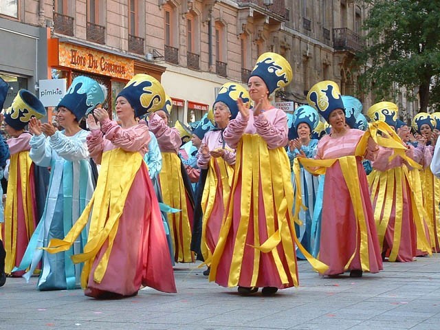 Le Monde des Villes, les Villes du Monde - Défilé de la Biennale de la Danse de Lyon, édition 2006 - le dim. 17 septembre 2006, à Lyon, entre les places des Terreaux et Bellecour, via la Rue de la Rép – « Le Monde des Villes, les Villes du Monde - Défilé de la Biennale de la Danse de Lyon, édition 2006 » –