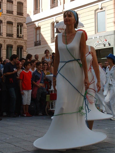 Le Monde des Villes, les Villes du Monde - Défilé de la Biennale de la Danse de Lyon, édition 2006 - le dim. 17 septembre 2006, à Lyon, entre les places des Terreaux et Bellecour, via la Rue de la Rép – « Le Monde des Villes, les Villes du Monde - Défilé de la Biennale de la Danse de Lyon, édition 2006 » –