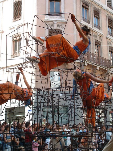 Le Monde des Villes, les Villes du Monde - Défilé de la Biennale de la Danse de Lyon, édition 2006 - le dim. 17 septembre 2006, à Lyon, entre les places des Terreaux et Bellecour, via la Rue de la Rép – « Le Monde des Villes, les Villes du Monde - Défilé de la Biennale de la Danse de Lyon, édition 2006 » –