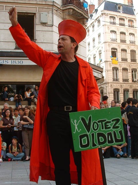 Le Monde des Villes, les Villes du Monde - Défilé de la Biennale de la Danse de Lyon, édition 2006 - le dim. 17 septembre 2006, à Lyon, entre les places des Terreaux et Bellecour, via la Rue de la Rép — « Le Monde des Villes, les Villes du Monde - Défilé de la Biennale de la Danse de Lyon, édition 2006 » —