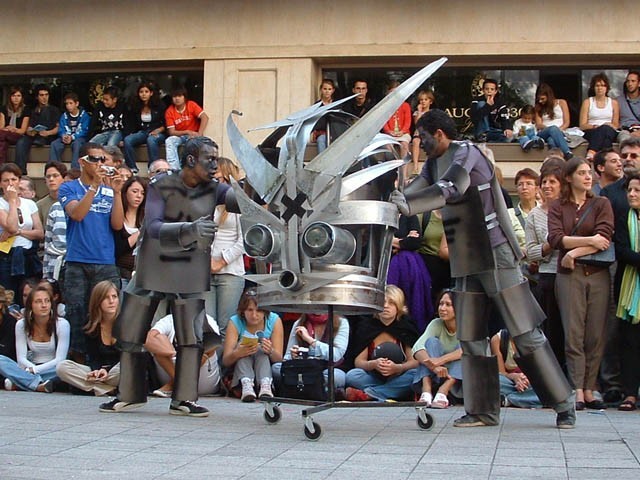 Le Monde des Villes, les Villes du Monde - Défilé de la Biennale de la Danse de Lyon, édition 2006 - le dim. 17 septembre 2006, à Lyon, entre les places des Terreaux et Bellecour, via la Rue de la Rép — « Le Monde des Villes, les Villes du Monde - Défilé de la Biennale de la Danse de Lyon, édition 2006 » —