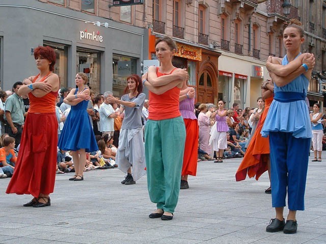 Le Monde des Villes, les Villes du Monde - Défilé de la Biennale de la Danse de Lyon, édition 2006 - le dim. 17 septembre 2006, à Lyon, entre les places des Terreaux et Bellecour, via la Rue de la Rép – « Le Monde des Villes, les Villes du Monde - Défilé de la Biennale de la Danse de Lyon, édition 2006 » –