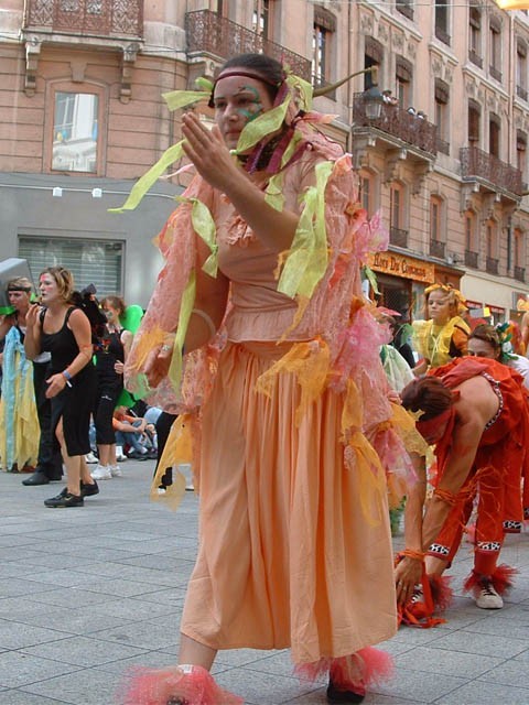 Le Monde des Villes, les Villes du Monde - Défilé de la Biennale de la Danse de Lyon, édition 2006 - le dim. 17 septembre 2006, à Lyon, entre les places des Terreaux et Bellecour, via la Rue de la Rép – « Le Monde des Villes, les Villes du Monde - Défilé de la Biennale de la Danse de Lyon, édition 2006 » –