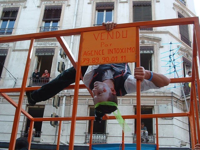Le Monde des Villes, les Villes du Monde - Défilé de la Biennale de la Danse de Lyon, édition 2006 - le dim. 17 septembre 2006, à Lyon, entre les places des Terreaux et Bellecour, vi – « Le Monde des Villes, les Villes du Monde - Défilé de la Biennale de la Danse de Lyon, édition 2006 » –