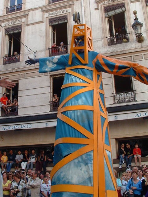 Le Monde des Villes, les Villes du Monde - Défilé de la Biennale de la Danse de Lyon, édition 2006 - le dim. 17 septembre 2006, à Lyon, entre les places des Terreaux et Bellecour, via la Rue de la Rép – « Le Monde des Villes, les Villes du Monde - Défilé de la Biennale de la Danse de Lyon, édition 2006 » –