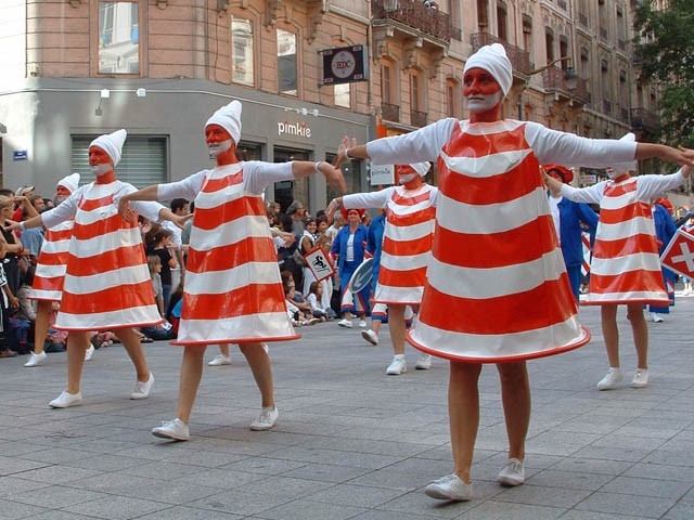Le Monde des Villes, les Villes du Monde - Défilé de la Biennale de la Danse de Lyon, édition 2006 - le dim. 17 septembre 2006, à Lyon, entre les places des Terreaux et Bellecour, via la Rue de la Rép – « Le Monde des Villes, les Villes du Monde - Défilé de la Biennale de la Danse de Lyon, édition 2006 » –