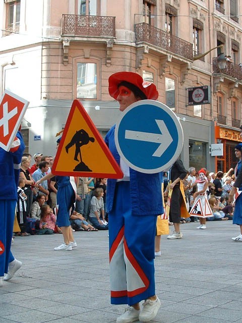 Le Monde des Villes, les Villes du Monde - Défilé de la Biennale de la Danse de Lyon, édition 2006 - le dim. 17 septembre 2006, à Lyon, entre les places des Terreaux et Bellecour, via la Rue de la Rép – « Le Monde des Villes, les Villes du Monde - Défilé de la Biennale de la Danse de Lyon, édition 2006 » –