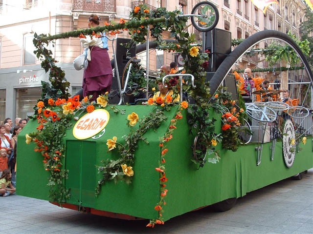 Le Monde des Villes, les Villes du Monde - Défilé de la Biennale de la Danse de Lyon, édition 2006 - le dim. 17 septembre 2006, à Lyon, entre les places des Terreaux et Bellecour, via la Rue de la Rép – « Le Monde des Villes, les Villes du Monde - Défilé de la Biennale de la Danse de Lyon, édition 2006 » –