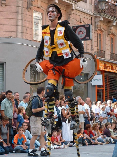 Le Monde des Villes, les Villes du Monde - Défilé de la Biennale de la Danse de Lyon, édition 2006 - le dim. 17 septembre 2006, à Lyon, entre les places des Terreaux et Bellecour, via la Rue de la Rép – « Le Monde des Villes, les Villes du Monde - Défilé de la Biennale de la Danse de Lyon, édition 2006 » –