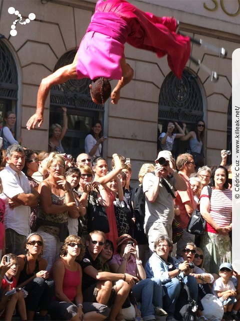 « La Vie en Rose - Défilé de la Biennale de la Danse de Lyon, édition 2010 » – La Vie en Rose - Défilé de la Biennale de la Danse de Lyon, édition 2010, le dim. 12 septembre 2010, à Lyon, entre les places des Terreaux et Bellecour, via la Rue de la République. – mots associés : biennale, danse, défilé, lyon